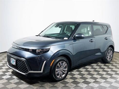 Used 2023 Kia Soul LX image 4