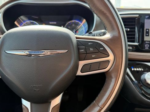 Used 2018 Chrysler Pacifica Limited FWD image 11