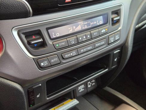 Used 2021 Honda Pilot Special Edition image 18
