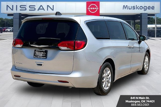 Used 2023 Chrysler Voyager LX FWD image 5