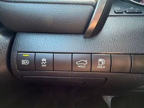 Used 2020 Toyota Camry XLE FWD image 17
