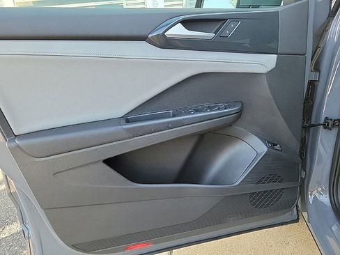 Used 2022 Volkswagen Taos SEL w/ Panoramic Sunroof Package image 20