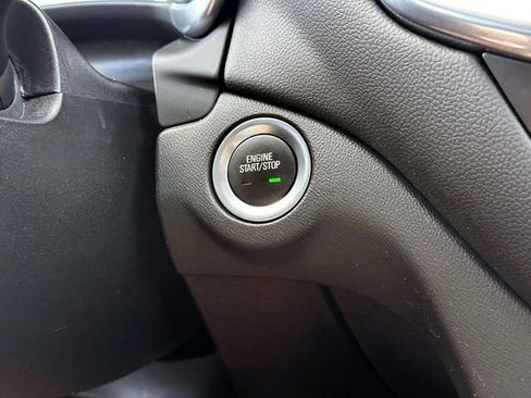 Used 2021 Chevrolet Equinox LT FWD image 28