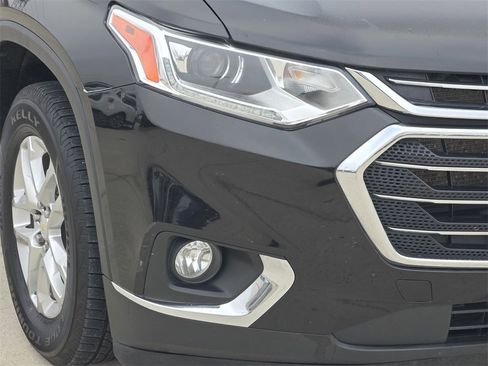 Used 2021 Chevrolet Traverse LT image 9
