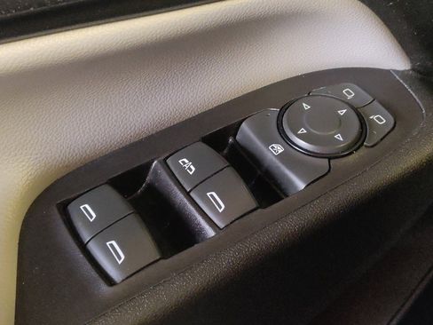 Used 2018 Chevrolet Equinox LS FWD image 27