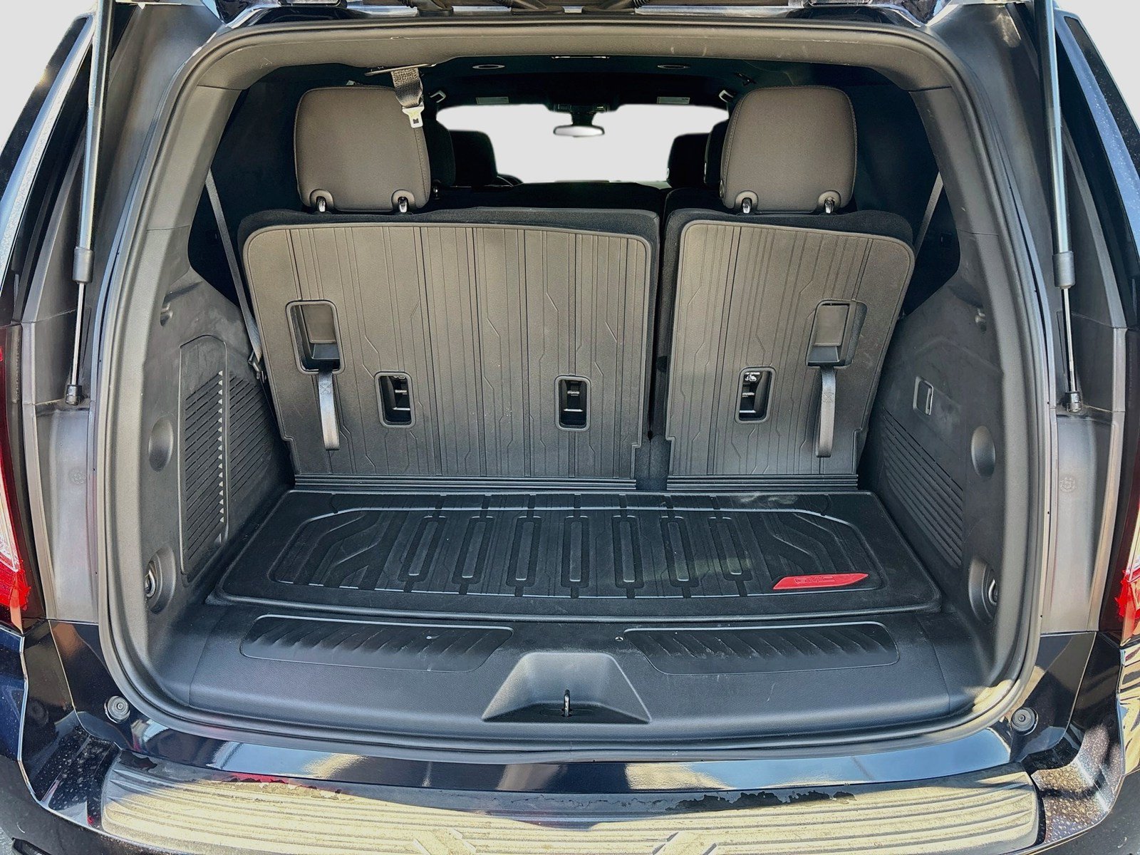 Used 2022 GMC Yukon SLE w/ Gmc Pro Safety Plus Package RWD image 19