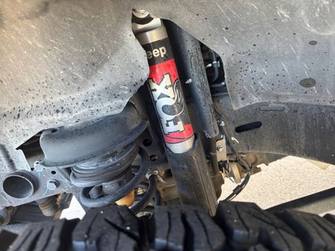 Used 2022 Jeep Gladiator Sport image 14