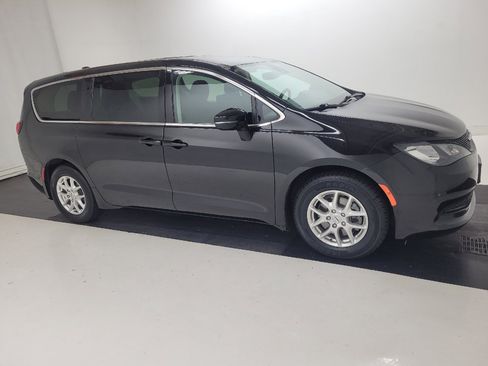 Used 2024 Chrysler Voyager LX FWD image 11