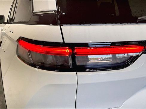 New 2025 Jeep Grand Cherokee Laredo X w/ Luxury Tech Group I image 40