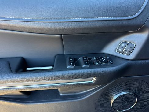 New 2024 Ford Expedition XLT image 10