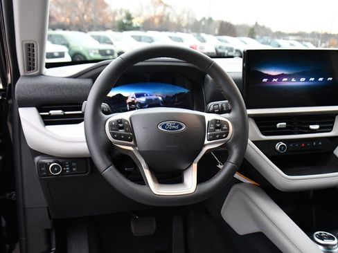 Used 2026 Ford Explorer Active w/ Active Comfort Package image 12