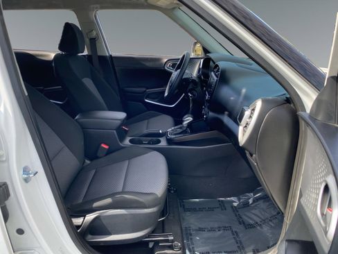 Used 2025 Kia Soul LX FWD image 15