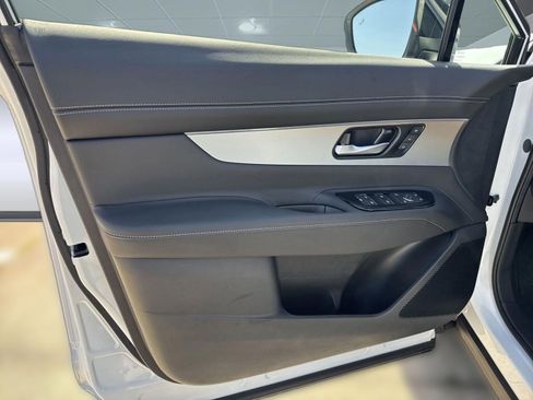 New 2025 Nissan Murano SL image 11