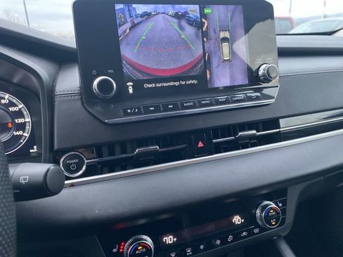 Used 2024 Mitsubishi Outlander 4WD Plug-In Hybrid image 16