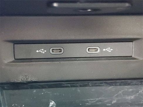 Certified 2025 Volkswagen Taos SE image 25