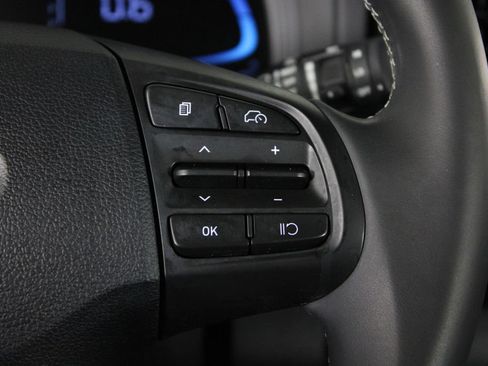 Certified 2025 Hyundai Venue SEL FWD image 28
