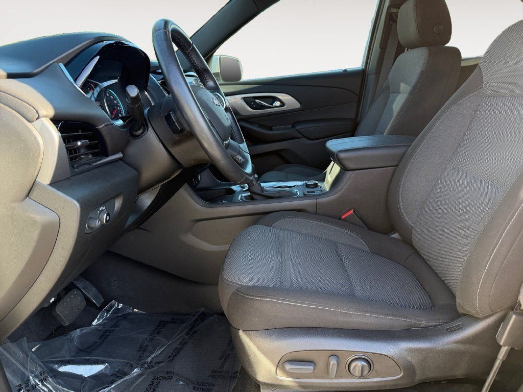 Used 2022 Chevrolet Traverse LT AWD/4WD image 7