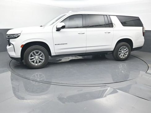 Used 2021 Chevrolet Suburban LT RWD image 2