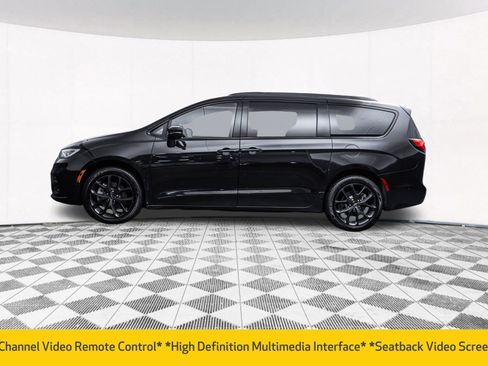 Used 2021 Chrysler Pacifica Limited w/ Uconnect Theater Family Group AWD/4WD image 8
