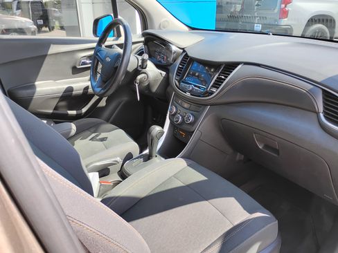 Used 2018 Chevrolet Trax LS FWD image 21