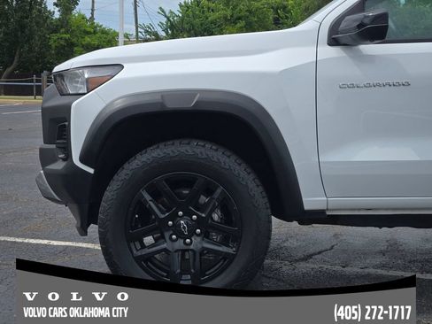 Used 2024 Chevrolet Colorado Trail Boss w/ Technology Package AWD/4WD image 6