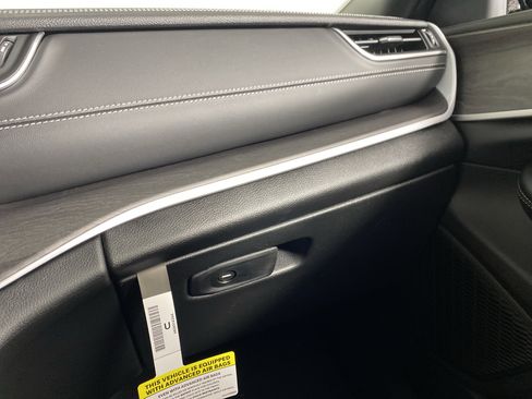 New 2025 Jeep Grand Cherokee Limited image 30