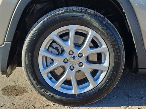 Used 2017 Jeep Cherokee Latitude image 14