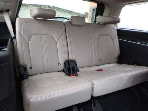 Used 2022 Ford Expedition Limited image 8