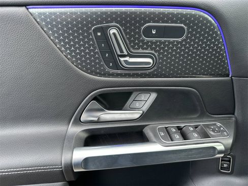 New 2025 Mercedes-Benz GLB 250 4MATIC image 11