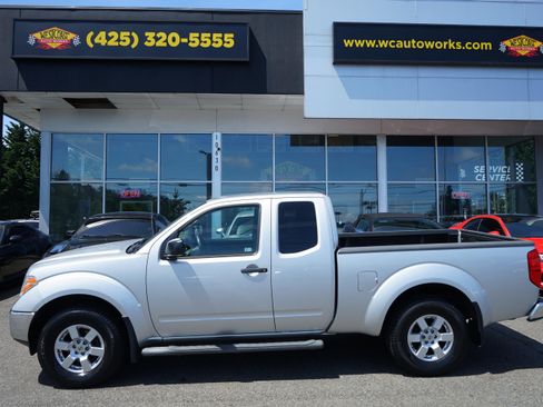 Used 2007 Nissan Frontier SE w/ SE Value Truck Pkg AWD/4WD image 2