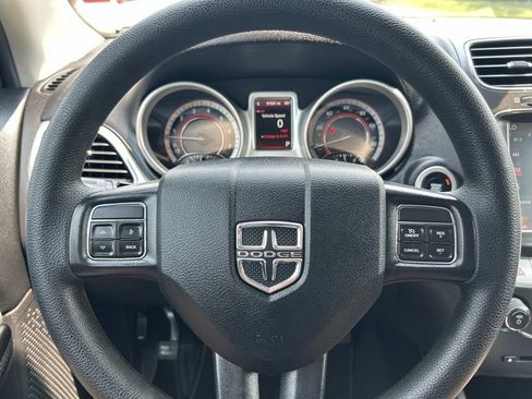 Used 2019 Dodge Journey SE FWD image 31