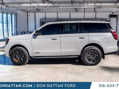 Used 2025 Ford Expedition Tremor image 2