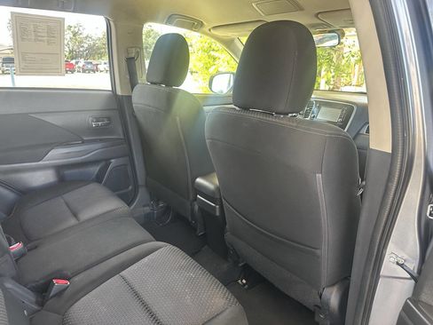 Used 2017 Mitsubishi Outlander ES image 15