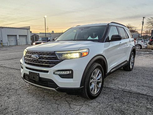 Used 2021 Ford Explorer XLT w/ Equipment Group 202A image 3