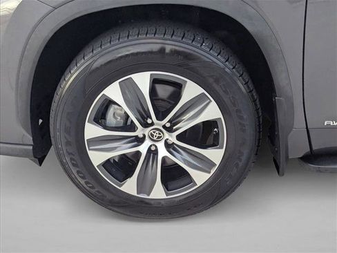 Certified 2023 Toyota Highlander XLE image 23