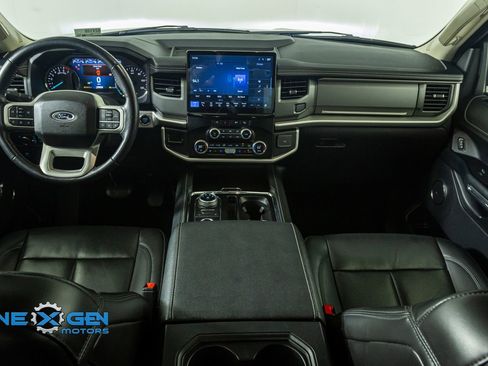 Used 2024 Ford Expedition XLT image 30