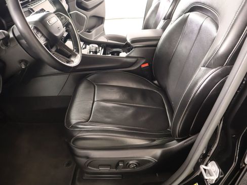 Used 2021 Jeep Grand Cherokee L Limited w/ Luxury Tech Group II image 12