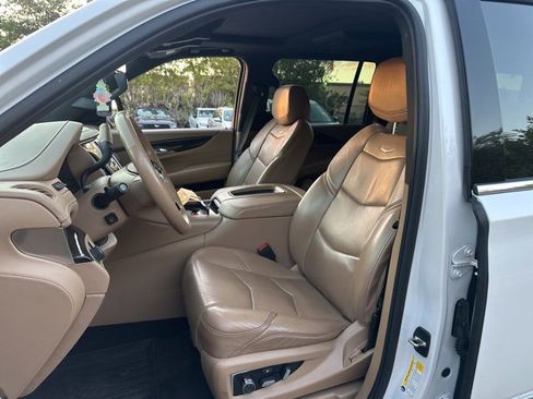 Used 2020 Cadillac Escalade ESV Platinum image 20