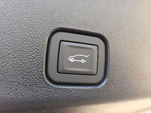 New 2026 Chevrolet Traverse Z71 w/ Enhanced Driving Package image 9