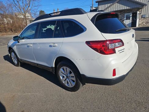 Used 2016 Subaru Outback 2.5i Premium image 5