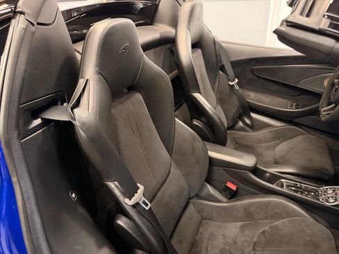 Used 2018 McLaren 570S Spider RWD image 24