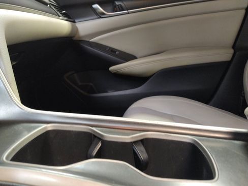 Used 2018 Honda Accord Touring image 26