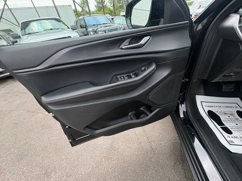 Used 2023 Jeep Grand Cherokee L Laredo AWD/4WD image 14