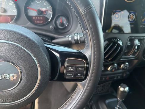 Used 2016 Jeep Wrangler Unlimited Sahara AWD/4WD image 13