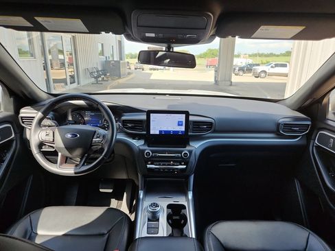 Used 2020 Ford Explorer XLT w/ Equipment Group 202A RWD image 12