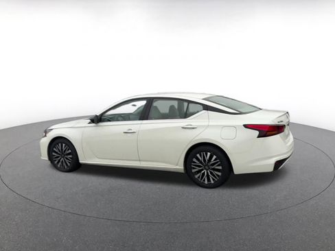 Used 2025 Nissan Altima 2.5 SV image 10