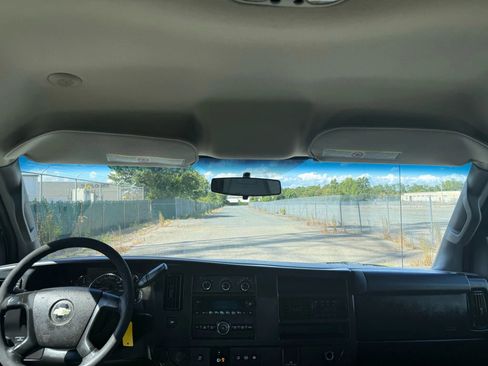 Used 2016 Chevrolet Express 2500 image 36