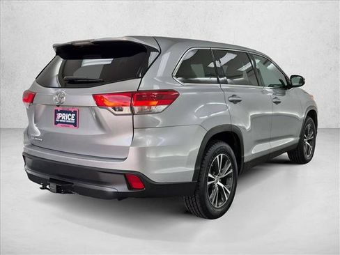 Used 2019 Toyota Highlander LE FWD image 5