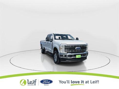 Used 2024 Ford F350 XLT image 3