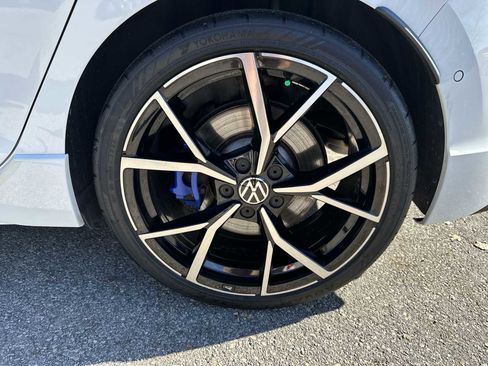 Used 2023 Volkswagen Golf R image 12